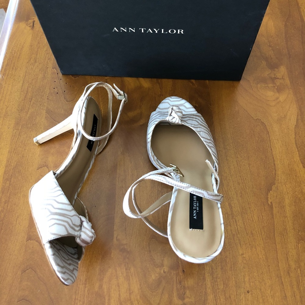 New in box Ann Taylor 9.5 heels sandals $128